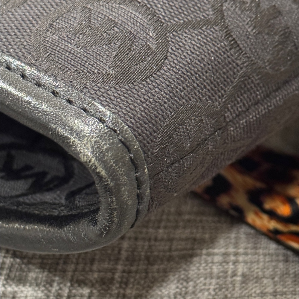 Michael Kors Bennet Black Signature Logo Tote - Picture 15 of 17